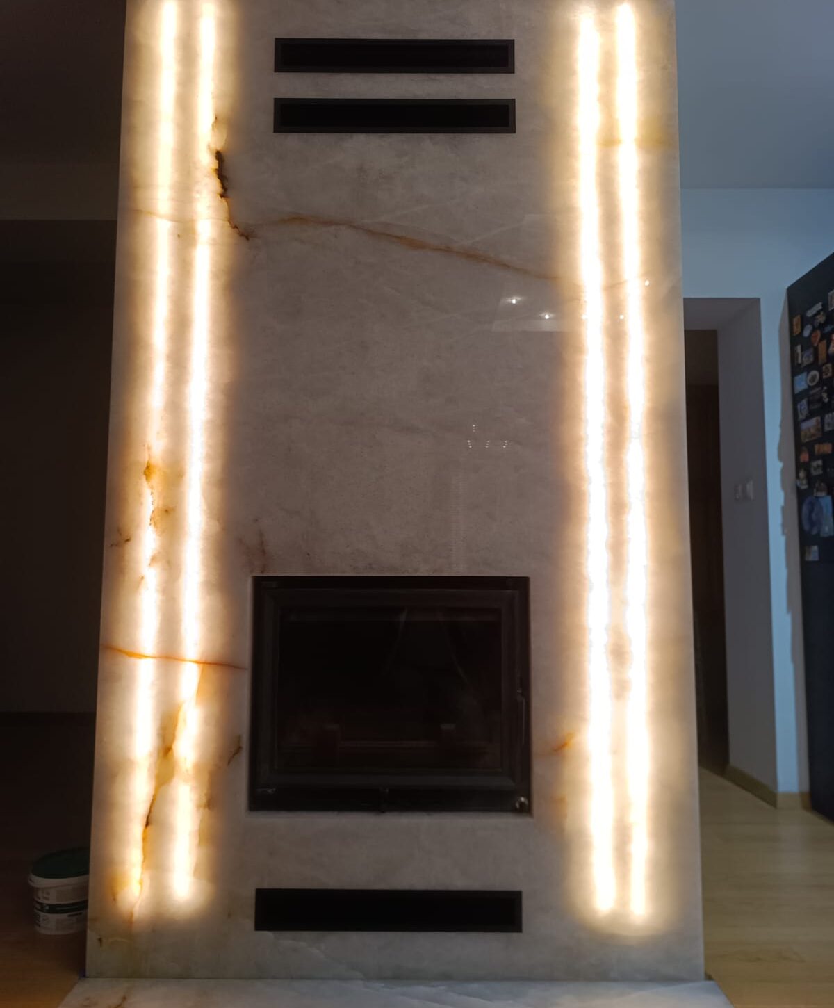 Blat kuchenny i okładzina ścienna ze spieku/kamienia